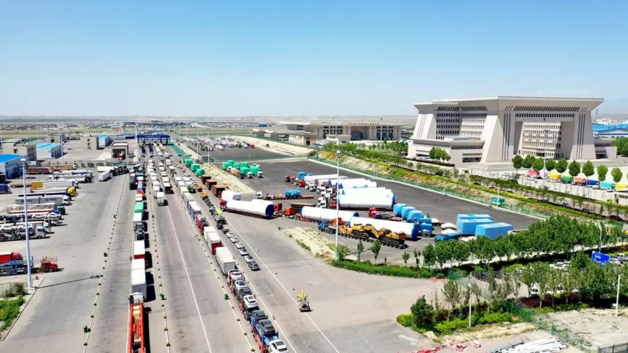 Kazakhstan and China remove limits on international road transport permits